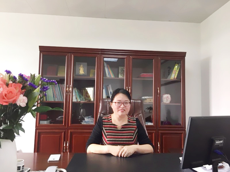 ����ף�R��˾�����L(zh��ng)����Ůʿ��Ƹ�顰�B�T(m��n)���̄�(w��)��(zhu��n)�ҡ�