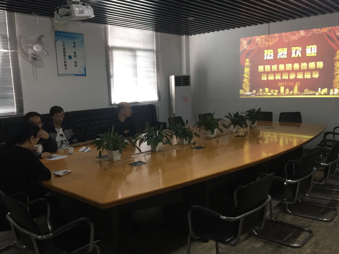 �y�������������������