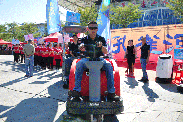 �g��Ц�Z��һ����ʮ�˰���ˇ�R�ψ�(ch��ng)������ȸ�������B�T�е����ü�����(ji��)